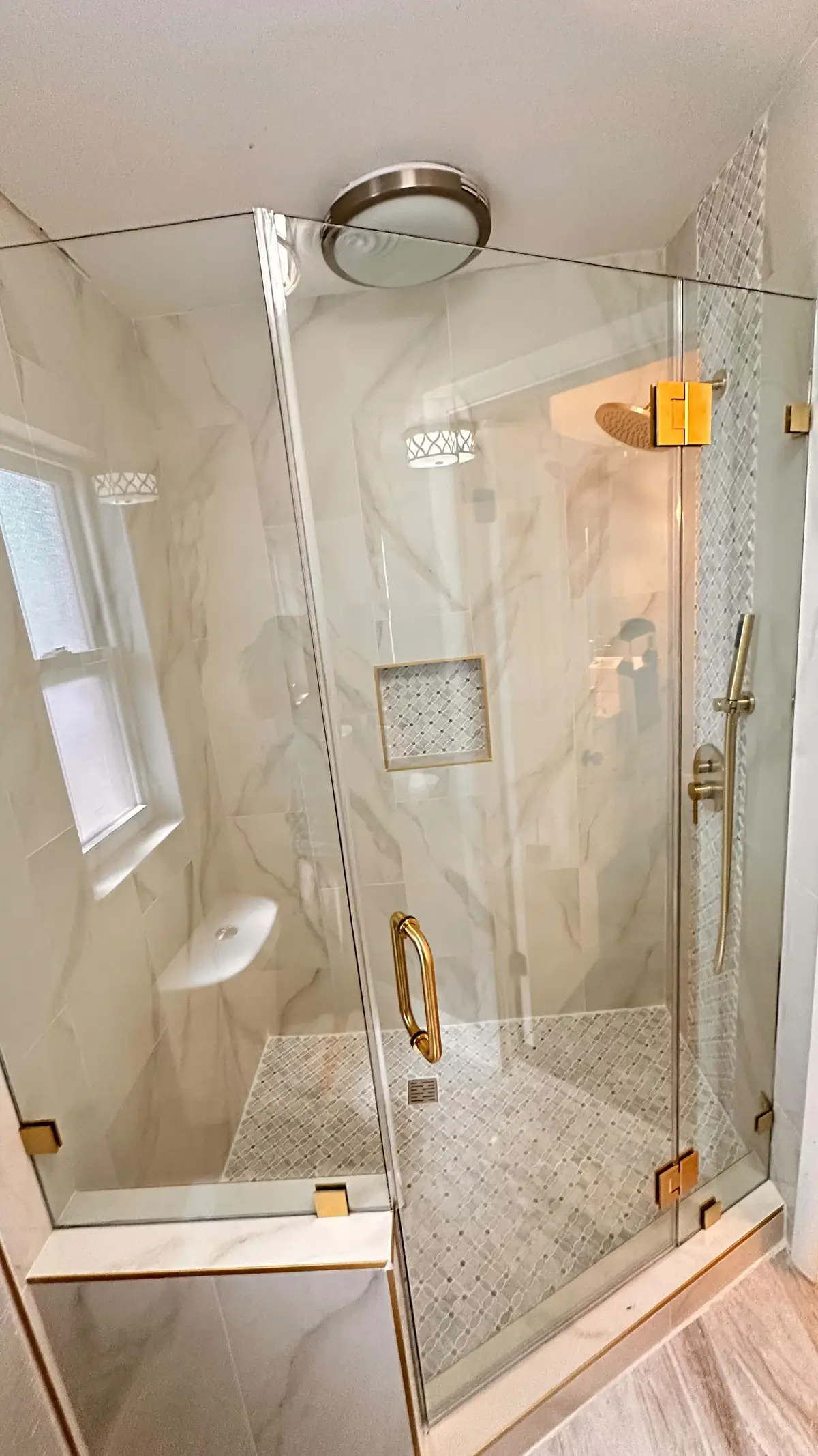 Baño antes de la remodelación - Ibrahim Construction Orlando
