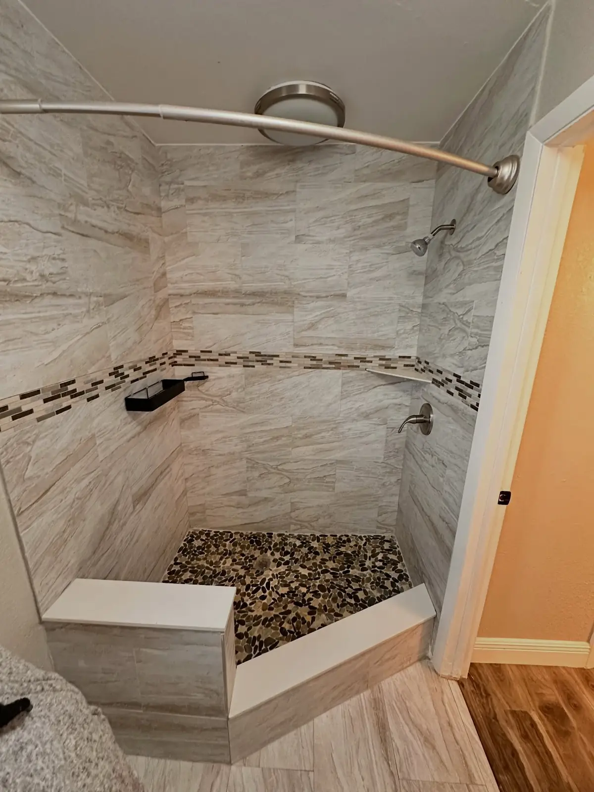 Baño después de la remodelación completa - Ibrahim Construction Orlando